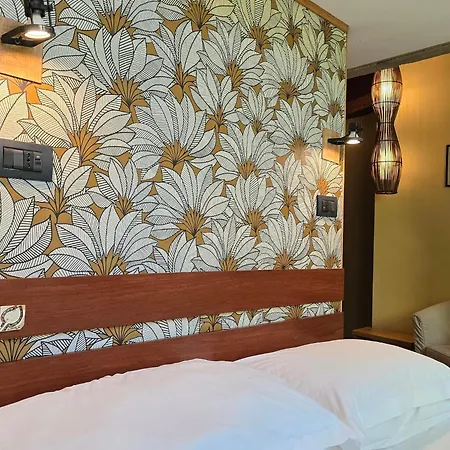 Palm Gallery Hotel