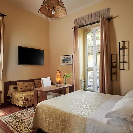 Palm Gallery Hotel