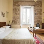 Palm Gallery Hotel
