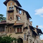 Palm Gallery Hotel
